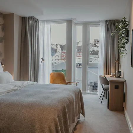 Skagen Brygge 4*